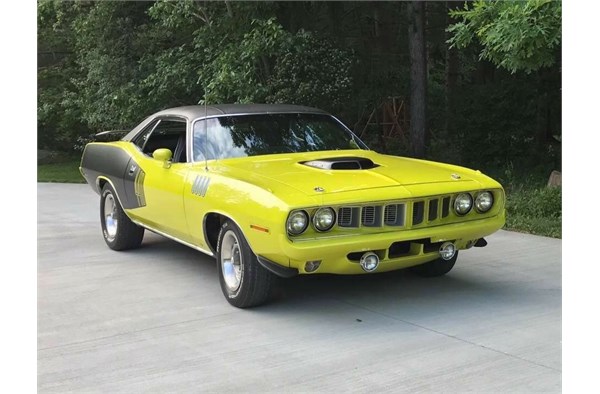 On the Turntable: Dee Waters' 1971 Plymouth 'Cuda